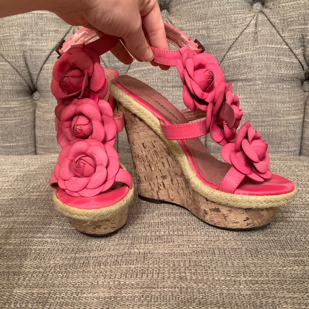 Adorable pink rose wedges! EUC with orig box!